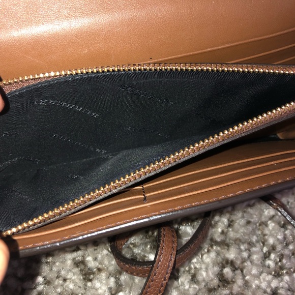 Authentic Burberry wallet satchel with removable chain - Picture 4 of 5